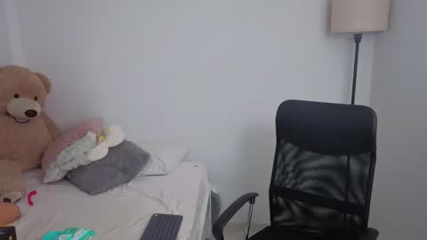 Snapshot of valerihouse chatting on November 2, 2025, 12:24 am Juli C online show from November 2, 2025, 12:24 am