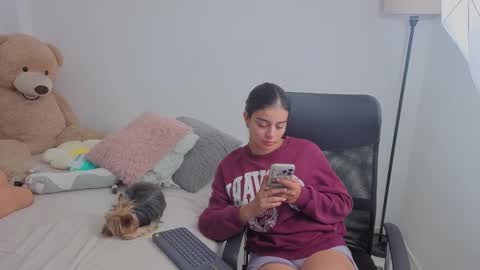 Snapshot of valerihouse chatting on November 6, 2025, 12:44 am Juli C online show from November 6, 2025, 12:44 am