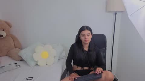 Snapshot of valerihouse chatting on November 9, 2025, 12:31 am Juli C online show from November 9, 2025, 12:31 am