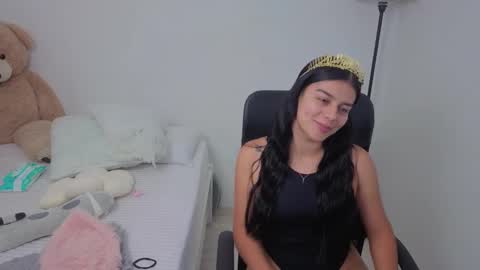 Snapshot of valerihouse chatting on November 11, 2025, 12:54 am Juli C online show from November 11, 2025, 12:54 am