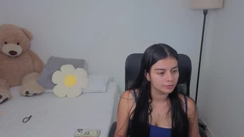 Snapshot of valerihouse chatting on November 12, 2025, 11:47 pm Juli C online show from November 12, 2025, 11:47 pm