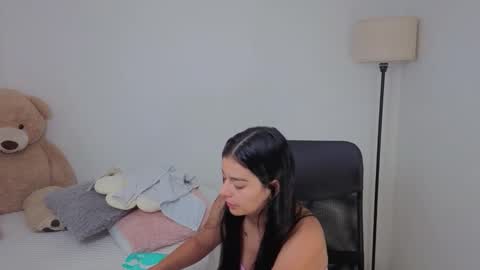 Snapshot of valerihouse chatting on November 13, 2025, 11:47 pm Juli C online show from November 13, 2025, 11:47 pm