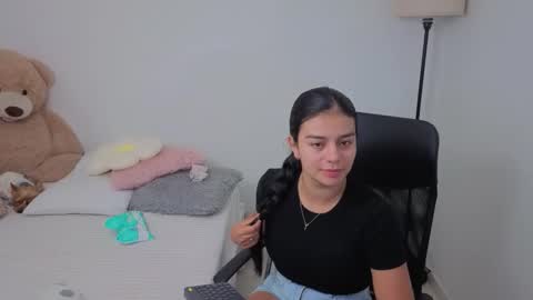 Snapshot of valerihouse chatting on November 22, 2025, 1:37 am Juli C online show from November 22, 2025, 1:37 am