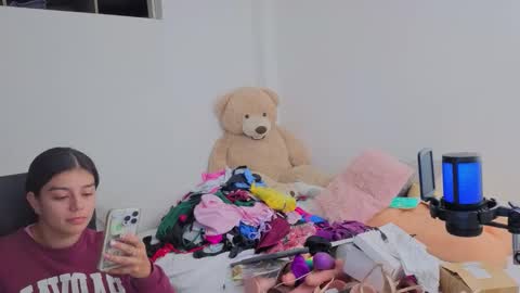 Snapshot of valerihouse chatting on November 26, 2025, 12:55 am Juli C online show from November 26, 2025, 12:55 am