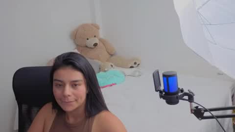 Juli C online show from April 14, 2026, 1:33 am