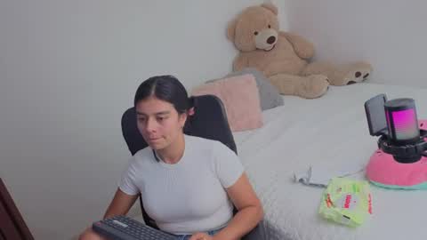 Snapshot of valerihouse_ chatting on June 11, 2026, 2:33 am valerihouse_ online show from June 11, 2026, 2:33 am
