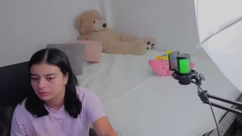 Snapshot of valerihouse_ chatting on July 16, 2026, 2:17 am valerihouse_ online show from July 16, 2026, 2:17 am