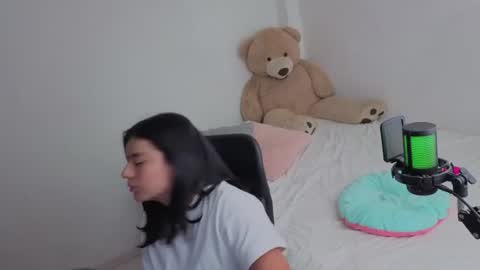 Snapshot of valerihouse_ chatting on August 1, 2026, 2:44 am valerihouse_ online show from August 1, 2026, 2:44 am