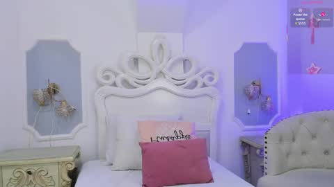   online show from October 8, 2025, 12:03 pm