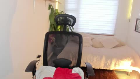 valery_bonnet1 online show from September 12, 2025, 9:04 pm