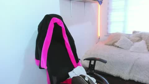 valery_bonnet1 online show from November 8, 2025, 7:34 pm