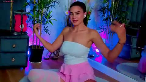 Snapshot of valery_evann chatting on July 16, 2026, 7:20 pm Valery online show from July 16, 2026, 7:20 pm