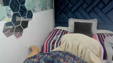 VALERY MORE online show from November 4, 2025, 12:04 pm