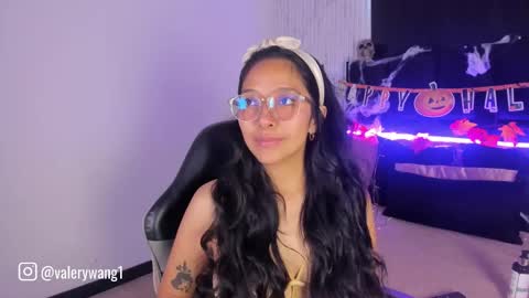 Val online show from October 9, 2025, 11:41 am