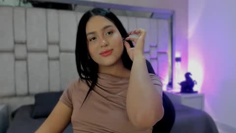 valerycooper23 online show from February 3, 2026, 8:14 pm