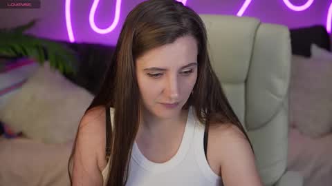 V A L E R Y  M U R online show from October 7, 2025, 6:38 pm