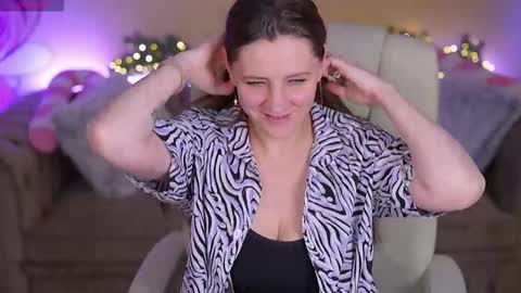 V A L E R Y  M U R online show from January 5, 2026, 8:01 pm