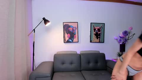 Valery Rivas online show from April 17, 2026, 7:50 pm