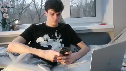 valesios online show from December 3, 2025, 12:58 pm