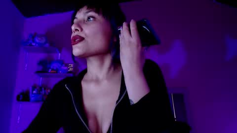 valkiry_ online show from November 14, 2025, 10:51 pm