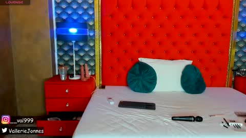 Valerie Val V online show from November 4, 2025, 11:59 pm