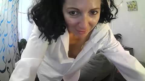Snapshot of valleriwind chatting on May 19, 2026, 1:56 am ValleriWind online show from May 19, 2026, 1:56 am