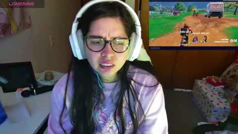 Im Violet online show from December 15, 2024, 10:37 pm