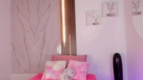 Vallolet Peach  online show from September 28, 2025, 12:10 pm