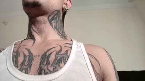 david guzman i model independenthelp me with a thumbs up online show from March 3, 2025, 12:59 am