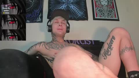 david guzman i model independenthelp me with a thumbs up online show from November 18, 2025, 1:55 am