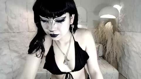 vampkitty_r online show from February 9, 2026, 1:04 pm