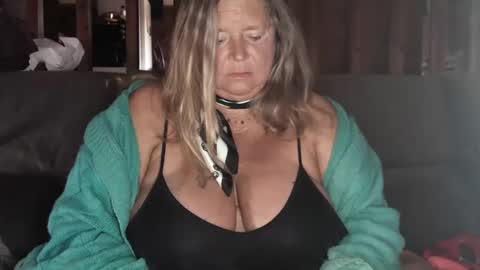 vampwoman online show from January 3, 2025, 4:06 pm