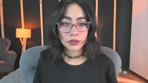 vampy_dolll online show from December 16, 2024, 1:11 pm