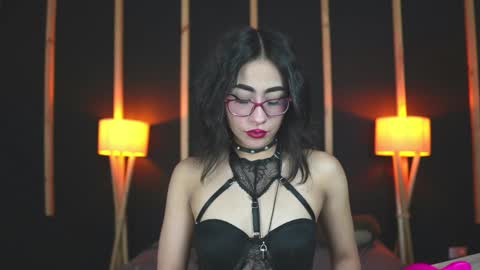 vampy_dolll online show from January 15, 2025, 9:51 pm