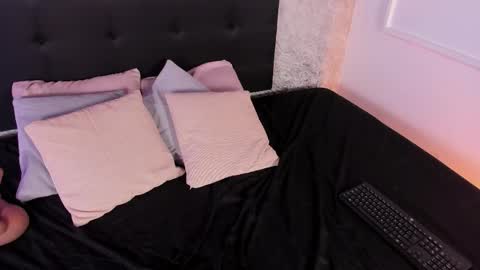 Van  online show from February 19, 2026, 9:33 pm