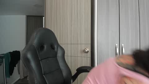 vanessa online show from November 24, 2025, 1:55 pm