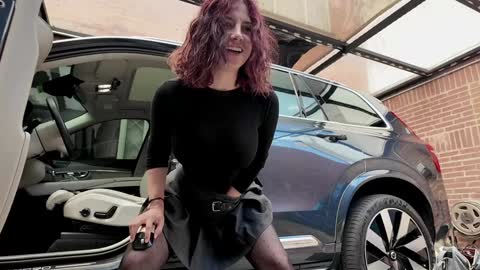 vanessa online show from February 25, 2026, 4:27 pm