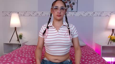 Snapshot of vanelopeee_ chatting on November 5, 2025, 3:50 am Vane online show from November 5, 2025, 3:50 am