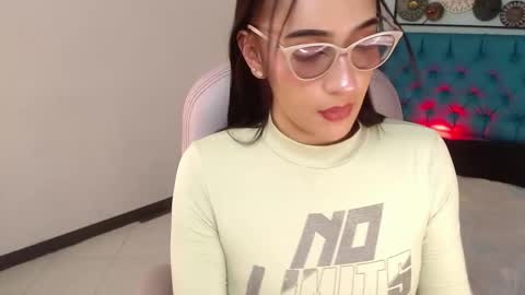 Snapshot of vanelopeee_ chatting on November 23, 2025, 3:50 am Vane online show from November 23, 2025, 3:50 am