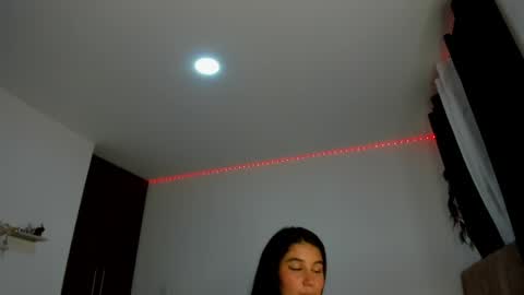 Snapshot of vanesa_g1 chatting on June 5, 2026, 6:52 am vanesa_g1 online show from June 5, 2026, 6:52 am