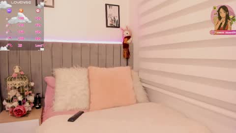 vanesa_moon_ online show from April 23, 2026, 11:51 pm