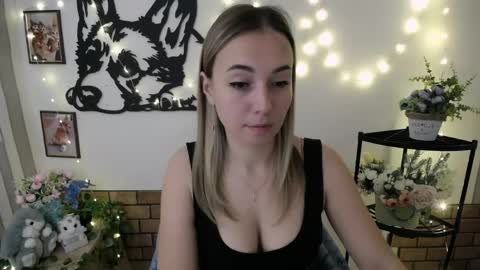 Vanessa online show from April 17, 2026, 8:17 am