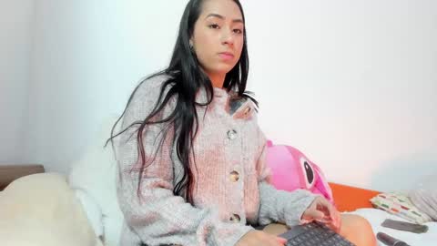 vanessaadol online show from December 5, 2024, 2:33 pm