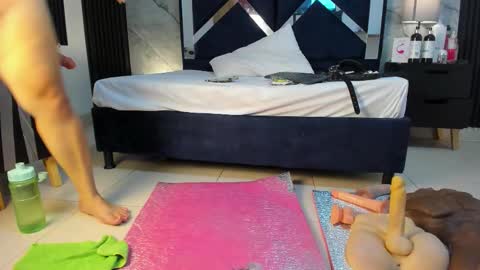 Vanessa Hard online show from November 28, 2025, 8:22 pm