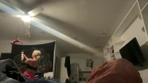 Snapshot of vanessaluvs2play chatting on April 22, 2026, 9:44 am vanessaluvs2play online show from April 22, 2026, 9:44 am