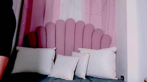 vanessamirren online show from September 30, 2025, 11:37 am