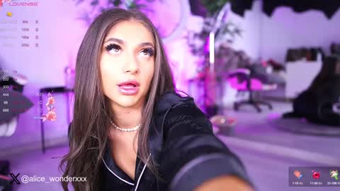 Vanessa Simon online show from February 2, 2025, 6:37 am