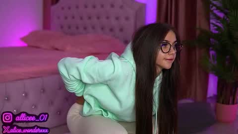 Vanessa Simon online show from September 29, 2025, 6:18 am