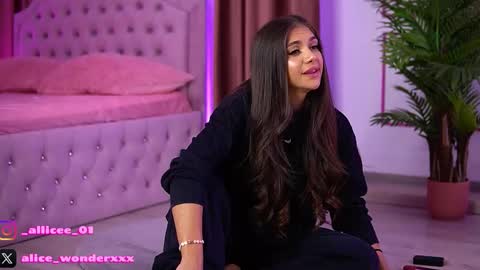 Vanessa Simon online show from November 2, 2025, 6:16 am