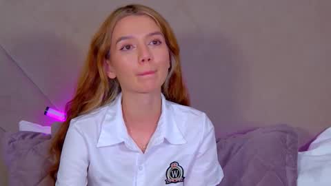 VanessaVienne online show from February 3, 2026, 2:53 am